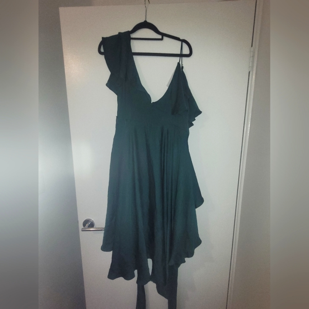 Size 8.Green wrap around dress.Slide show.